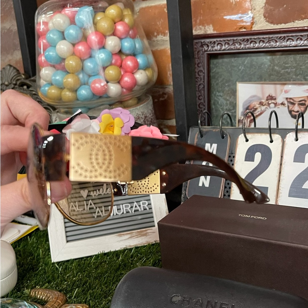 Chanel Interlocking Cc Logo Shield Sunglasses Vin… - image 4